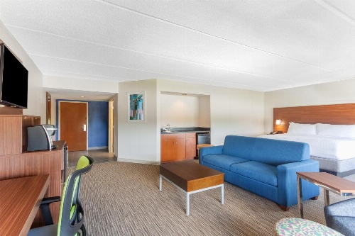 Holiday Inn Express & Suites AUGUSTA WEST - FT GORDON AREA image 4
