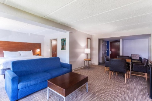 Holiday Inn Express & Suites AUGUSTA WEST - FT GORDON AREA image 6